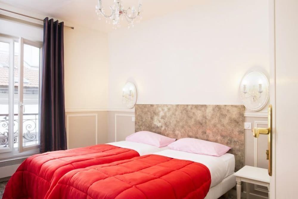 Bastille Hostel 16
