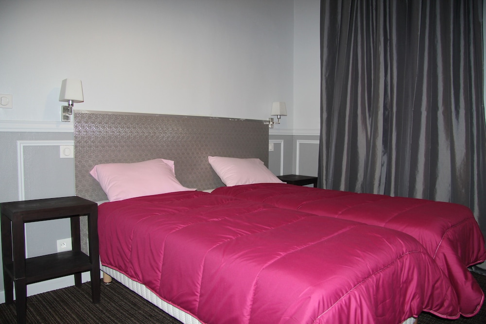 Bastille Hostel 11