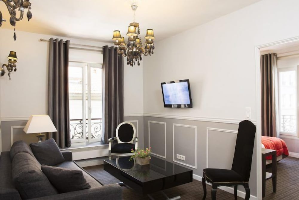 Bastille Hostel 14