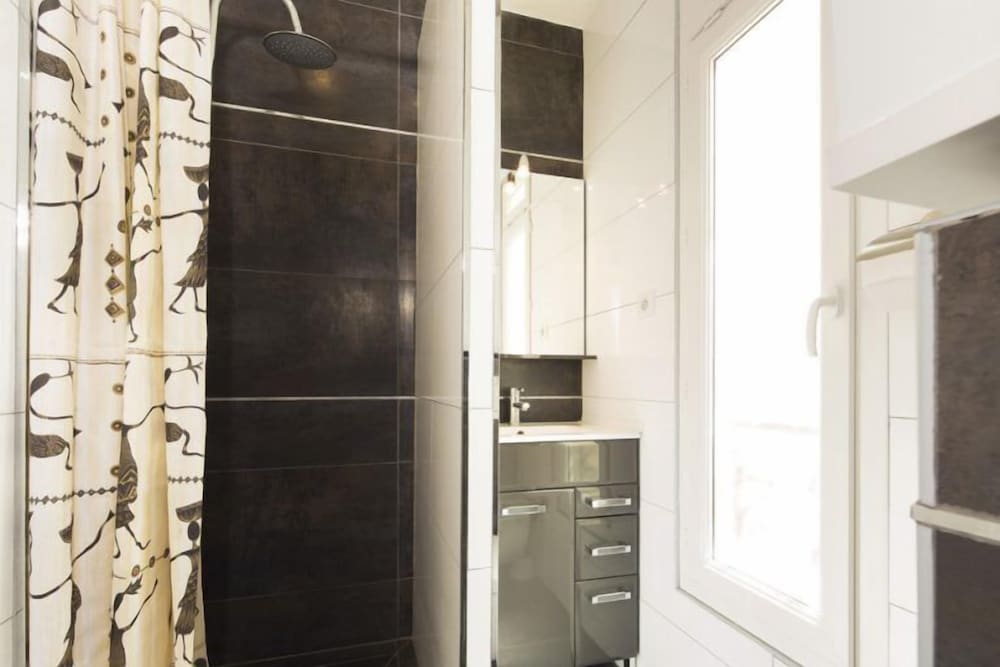 Bastille Hostel 19