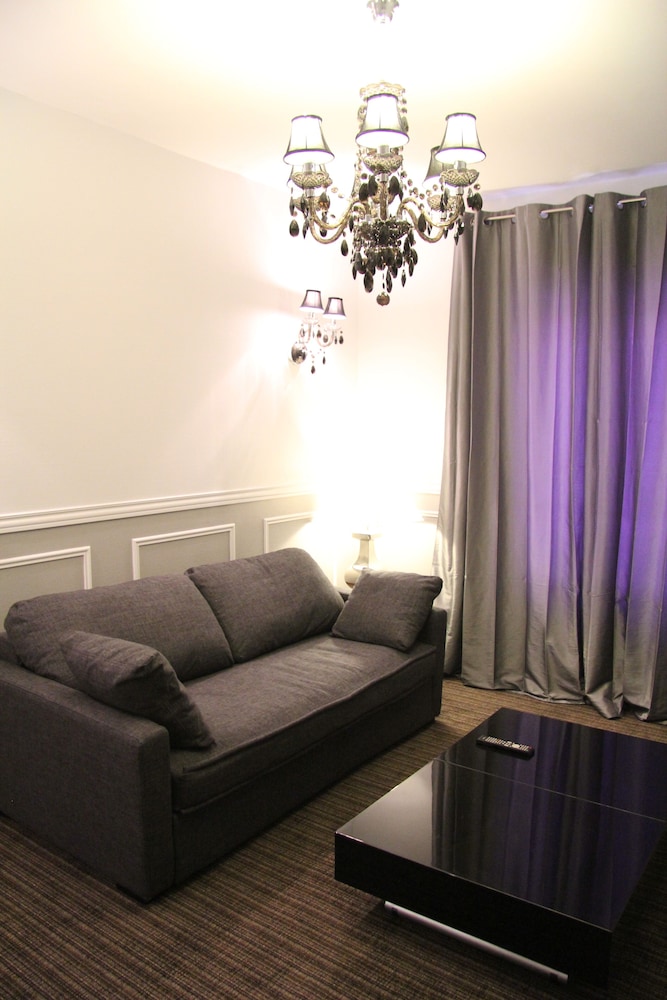 Bastille Hostel 22