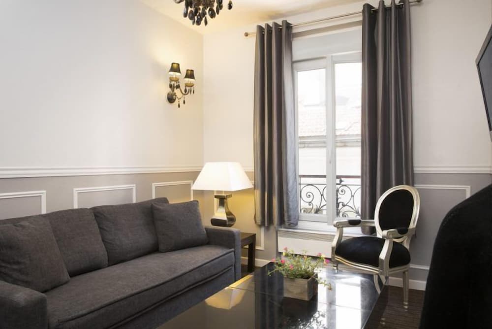 Bastille Hostel 20