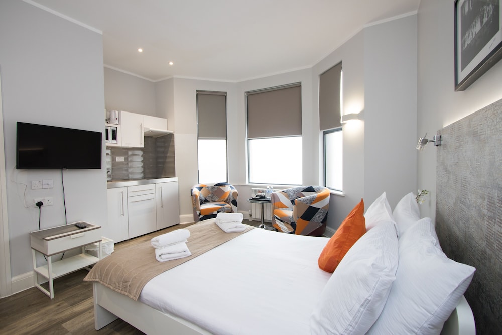Westciti Caroco Aparthotel 1