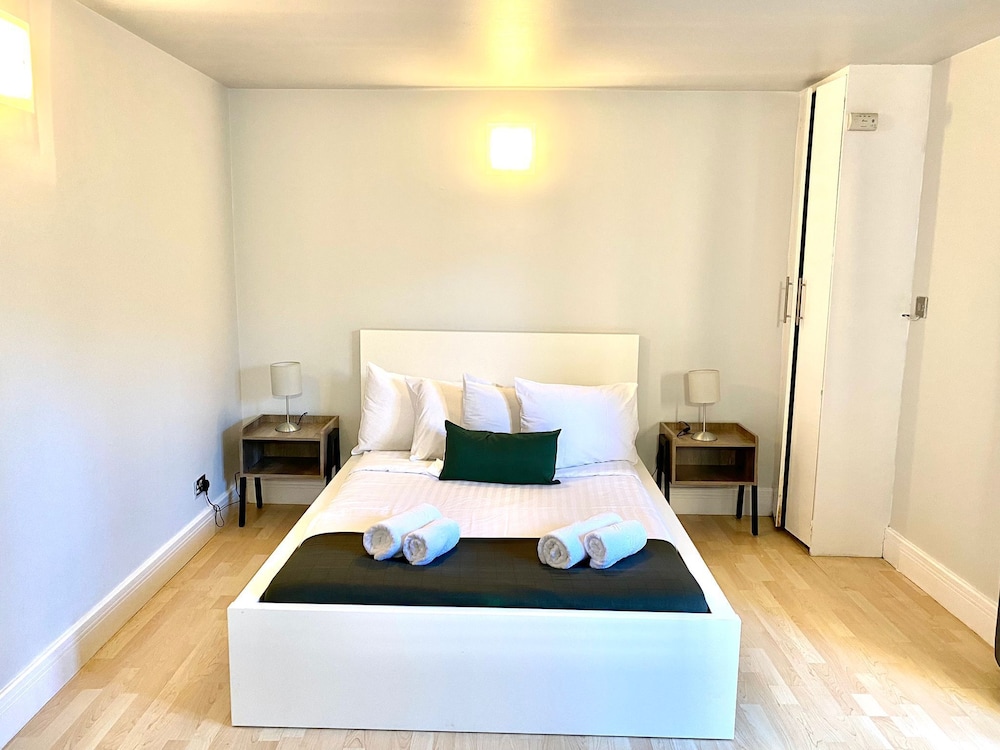 Westciti Caroco Aparthotel 11