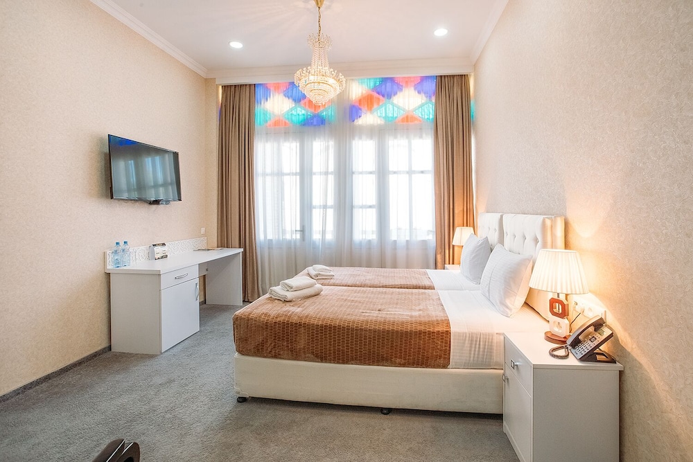 Aivani Hotel 8
