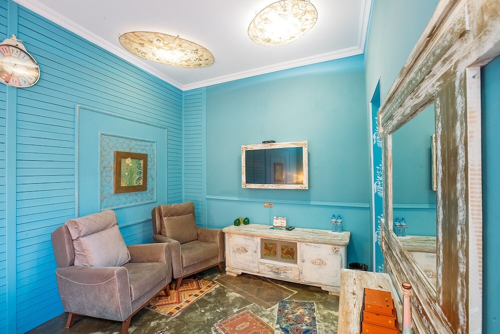 Aivani Hotel 13
