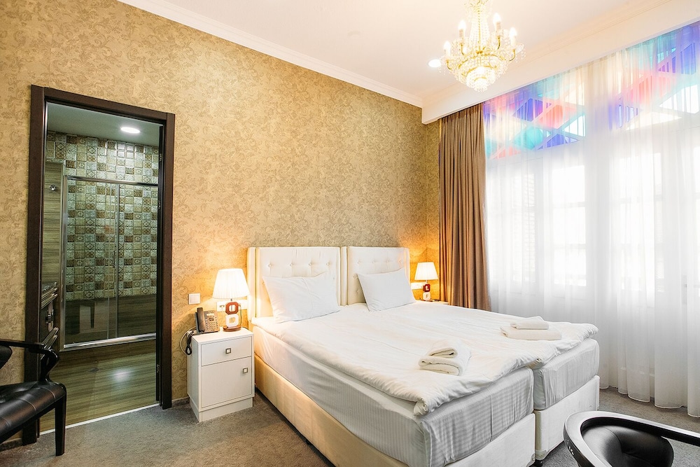 Aivani Hotel 7