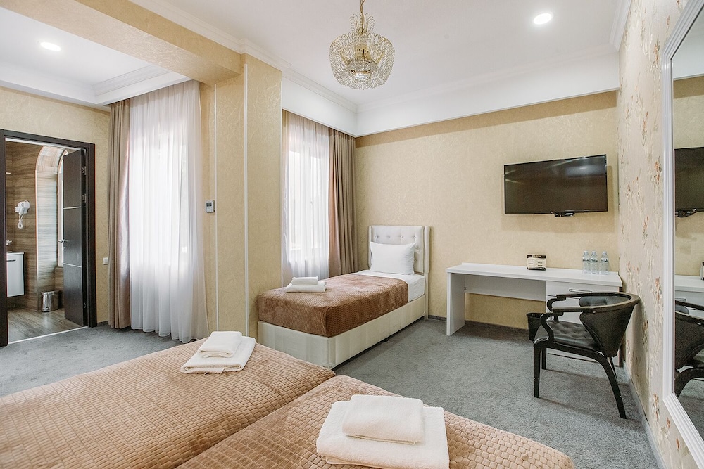 Aivani Hotel 22