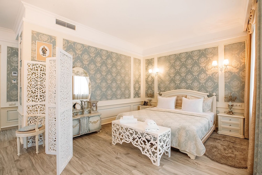 Aivani Hotel 1