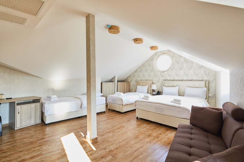 Aivani Hotel 5