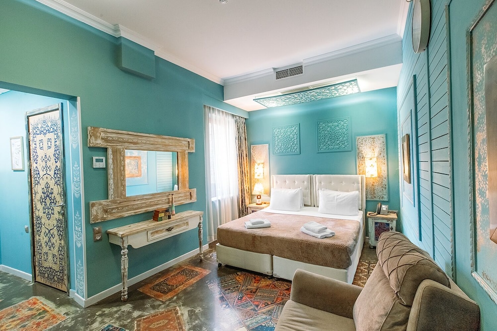 Aivani Hotel 9