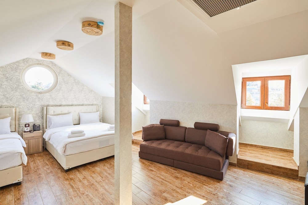 Aivani Hotel 3