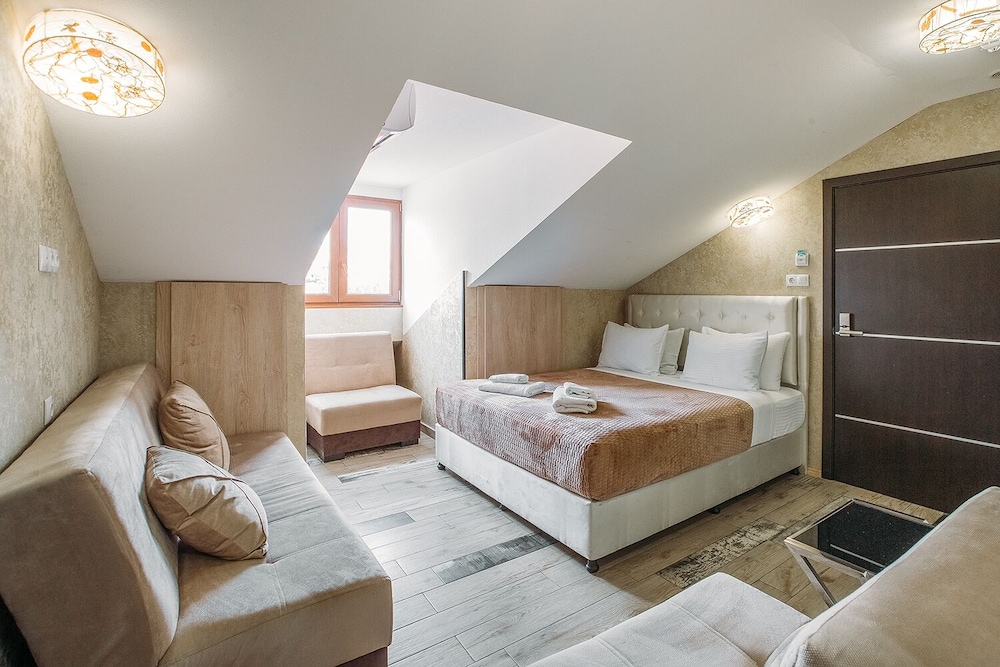 Aivani Hotel 23