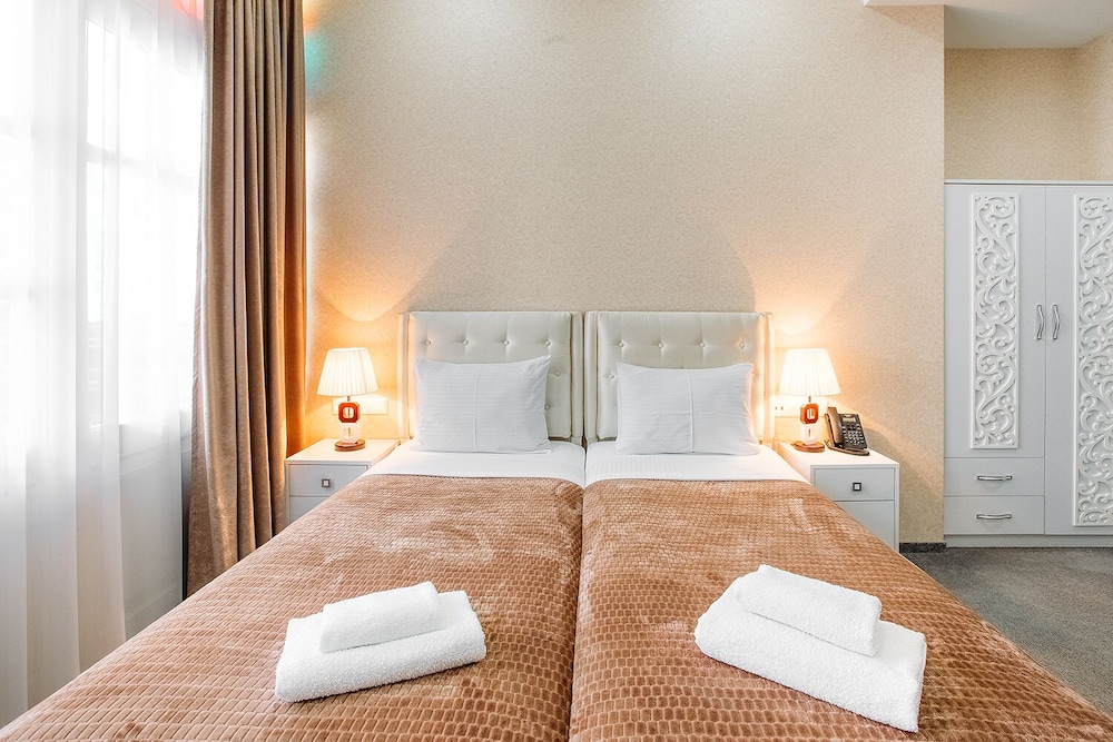 Aivani Hotel 21