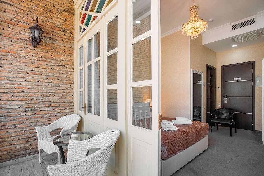 Aivani Hotel 20