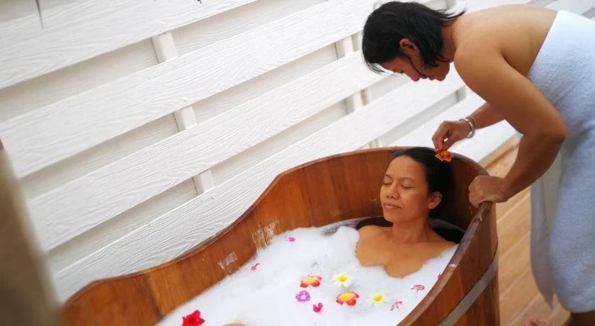 Barefeet Naturist Resort 17