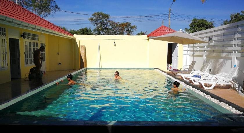 Barefeet Naturist Resort 22