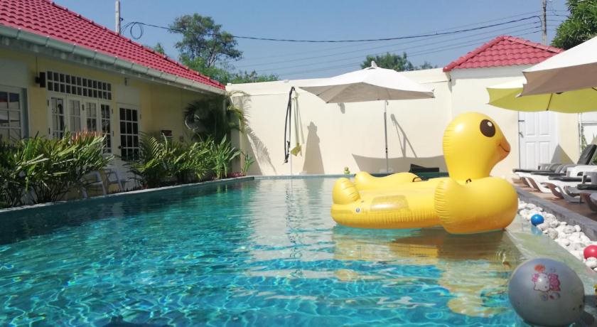 Barefeet Naturist Resort 6
