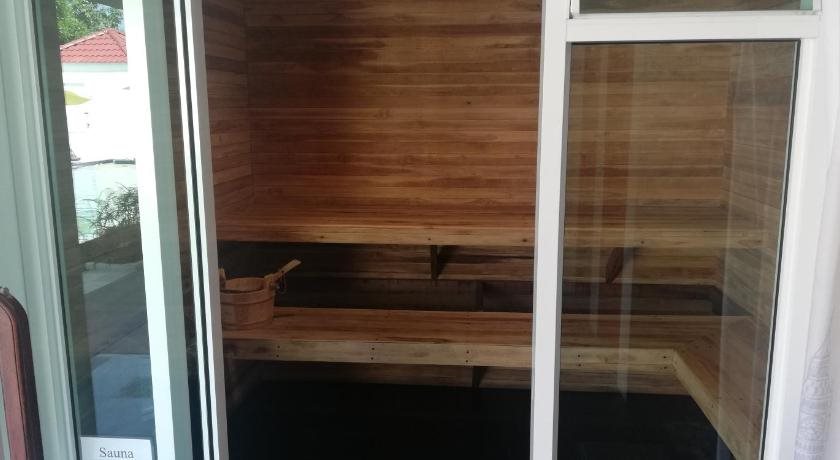 Barefeet Naturist Resort 8
