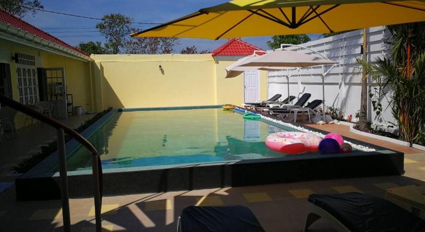 Barefeet Naturist Resort 9