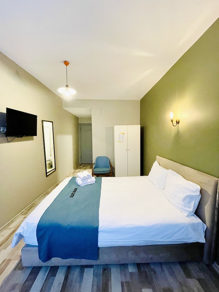Puffin Suites & Rooms 12
