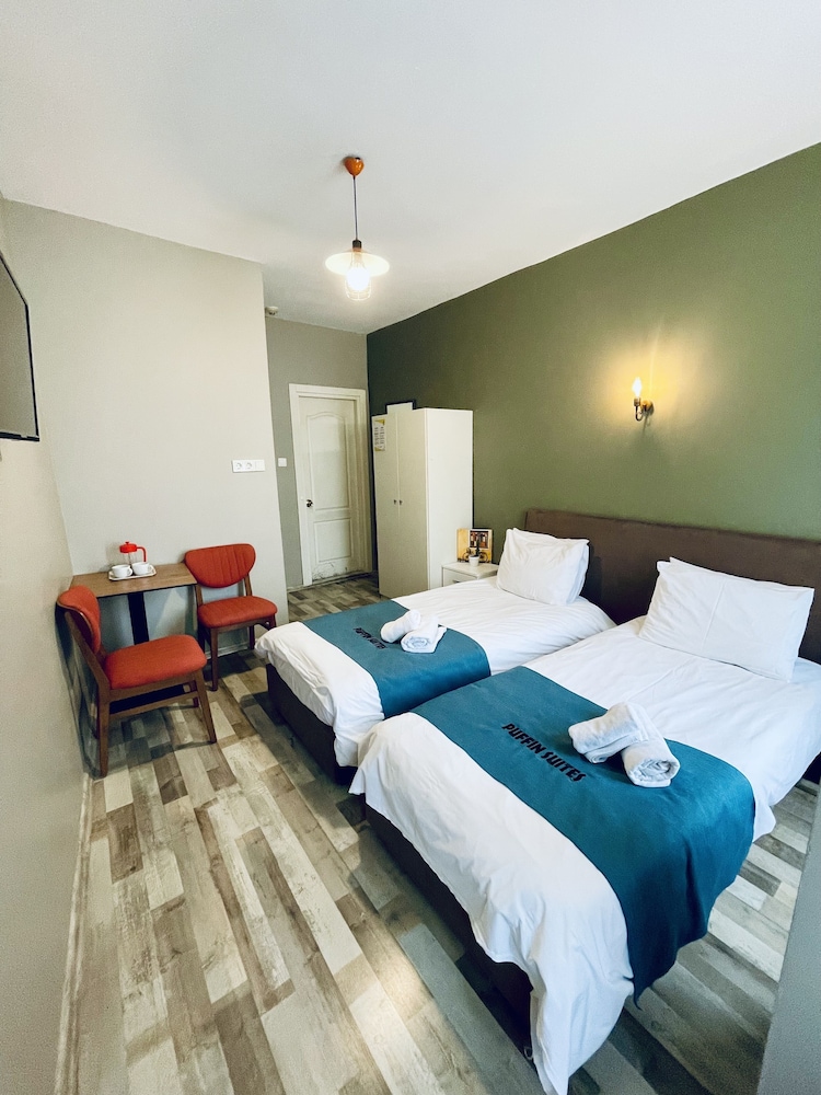 Puffin Suites & Rooms 9