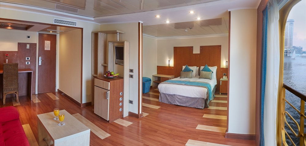 Nile View Jewel 6