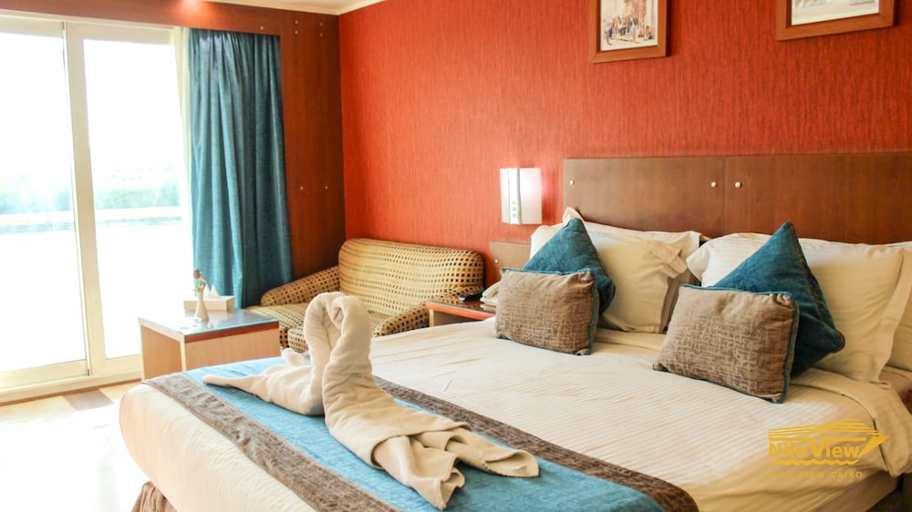 Nile View Jewel 18