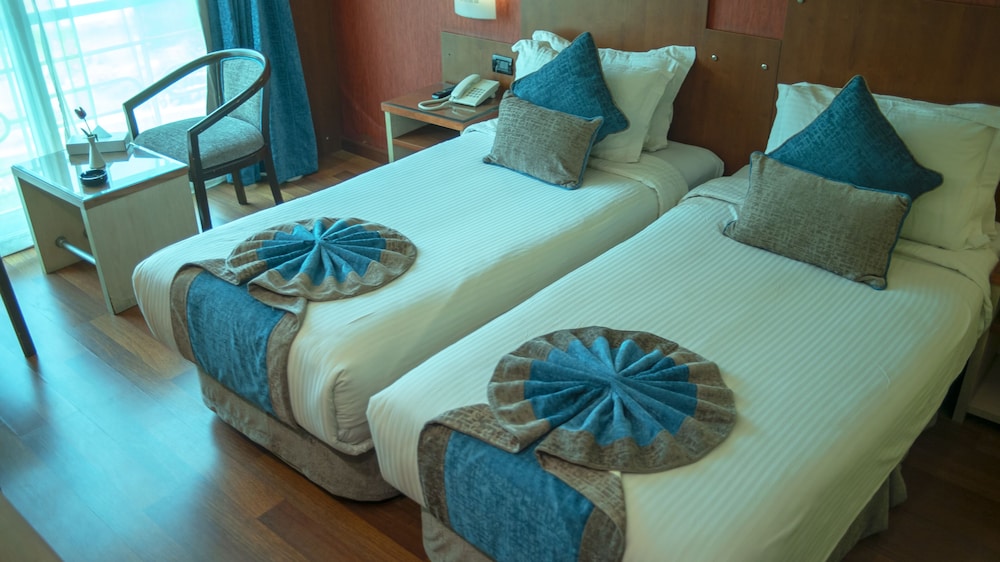 Nile View Jewel 24