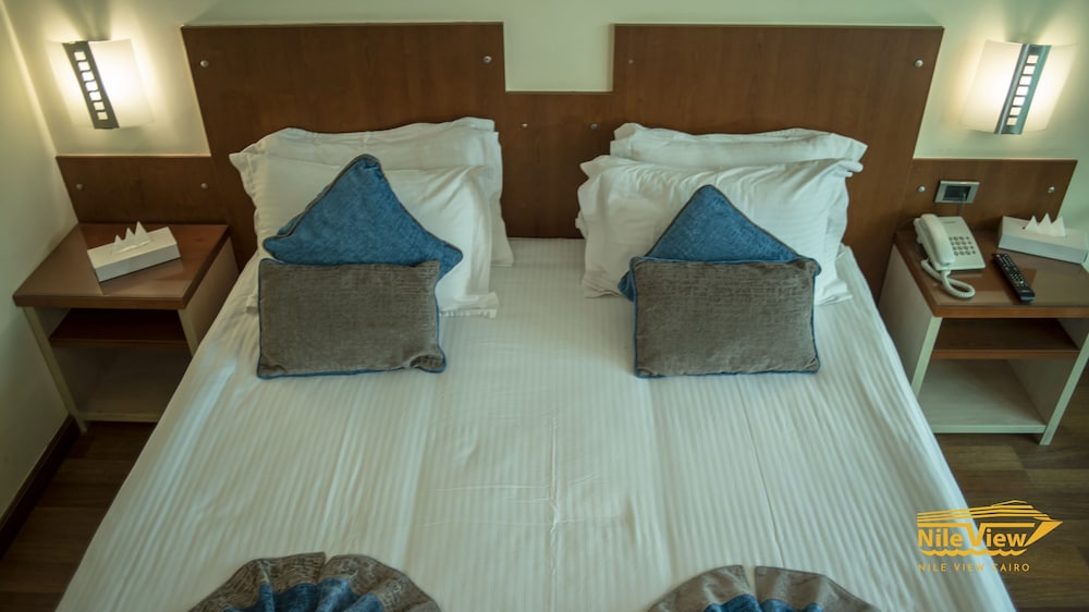 Nile View Jewel 17
