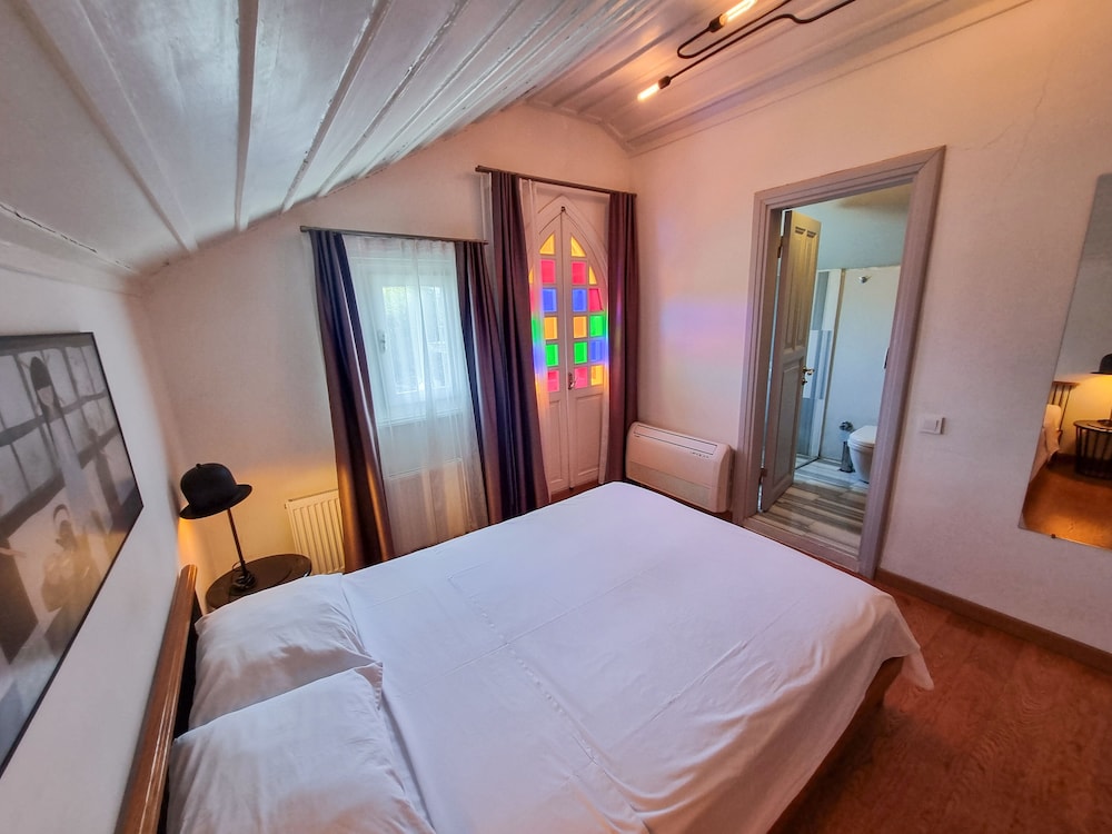 Serguzest Otel 23