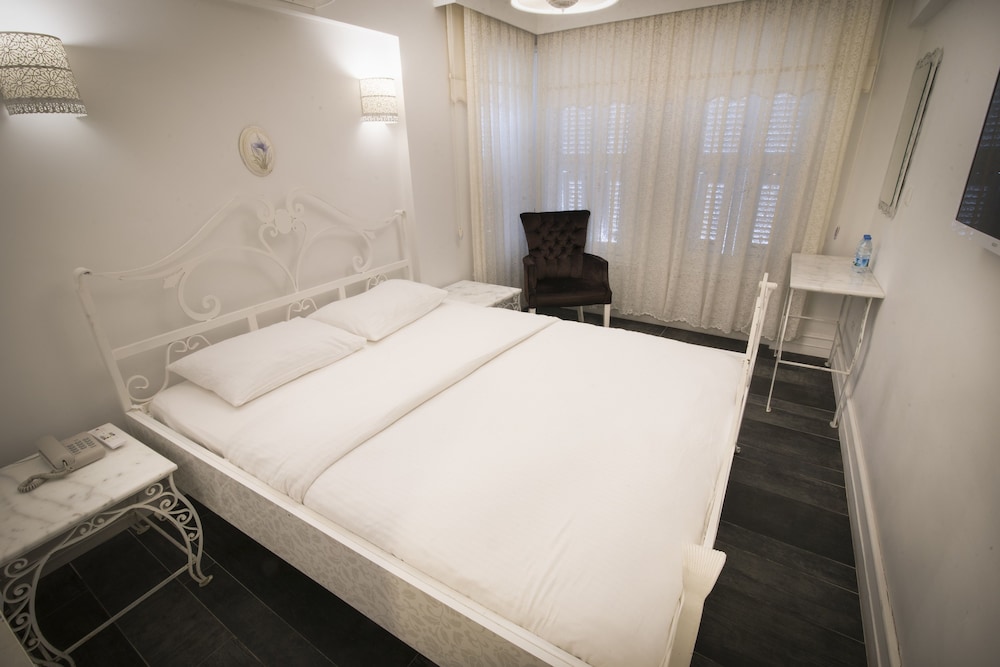 Büyükada Port Hotel 11