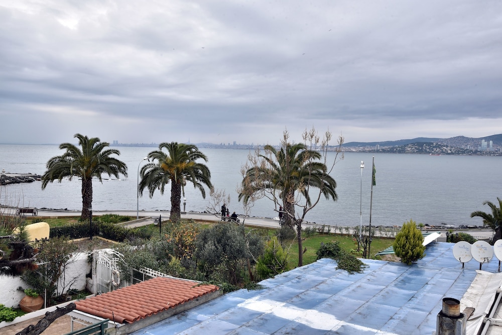 Büyükada Port Hotel 19