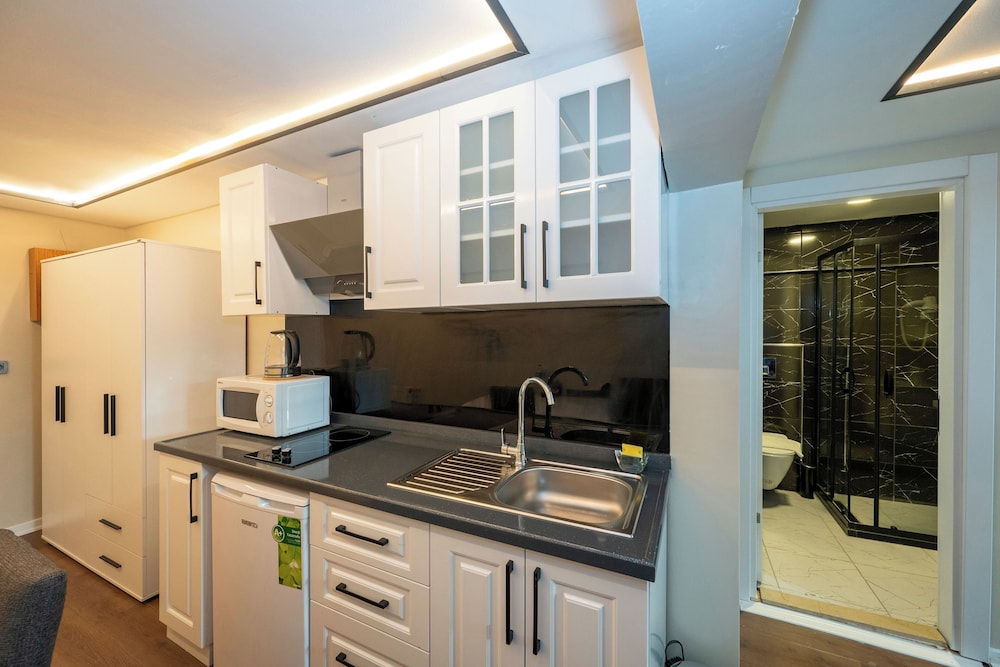 Aiza Suites 10