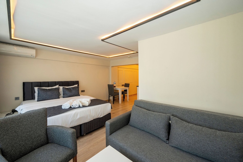 Aiza Suites 14