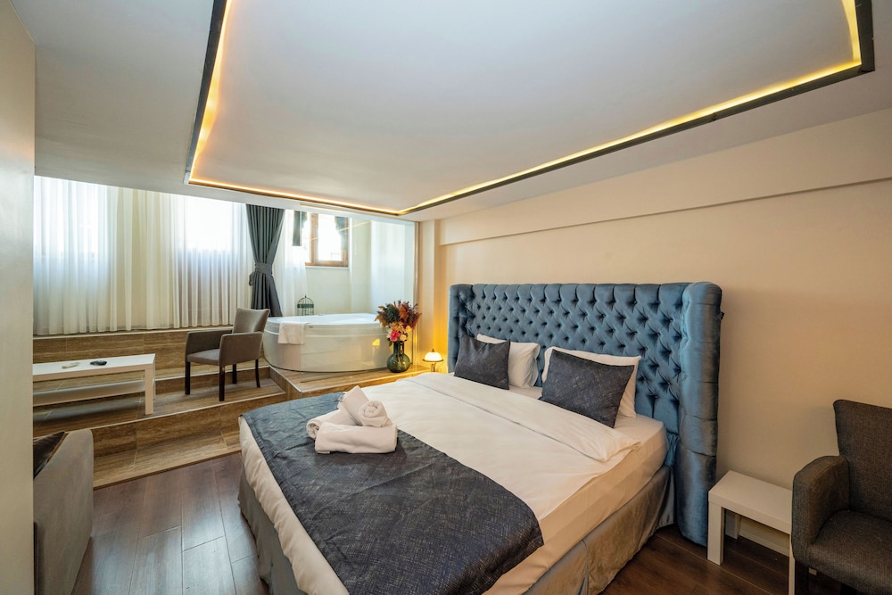 Aiza Suites 3