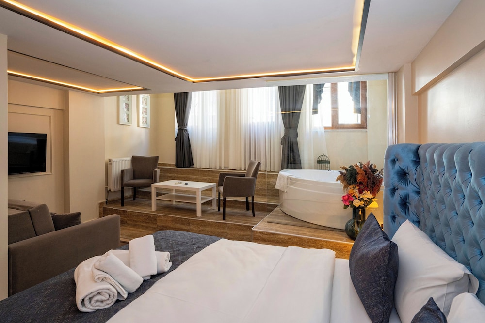 Aiza Suites 7