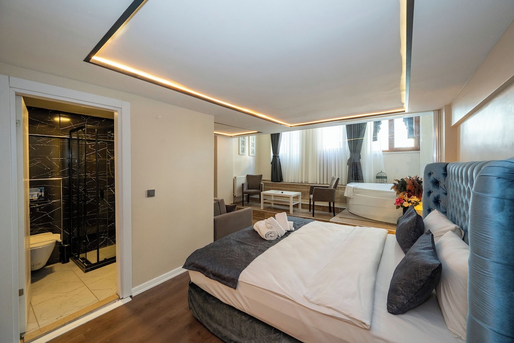 Aiza Suites 6