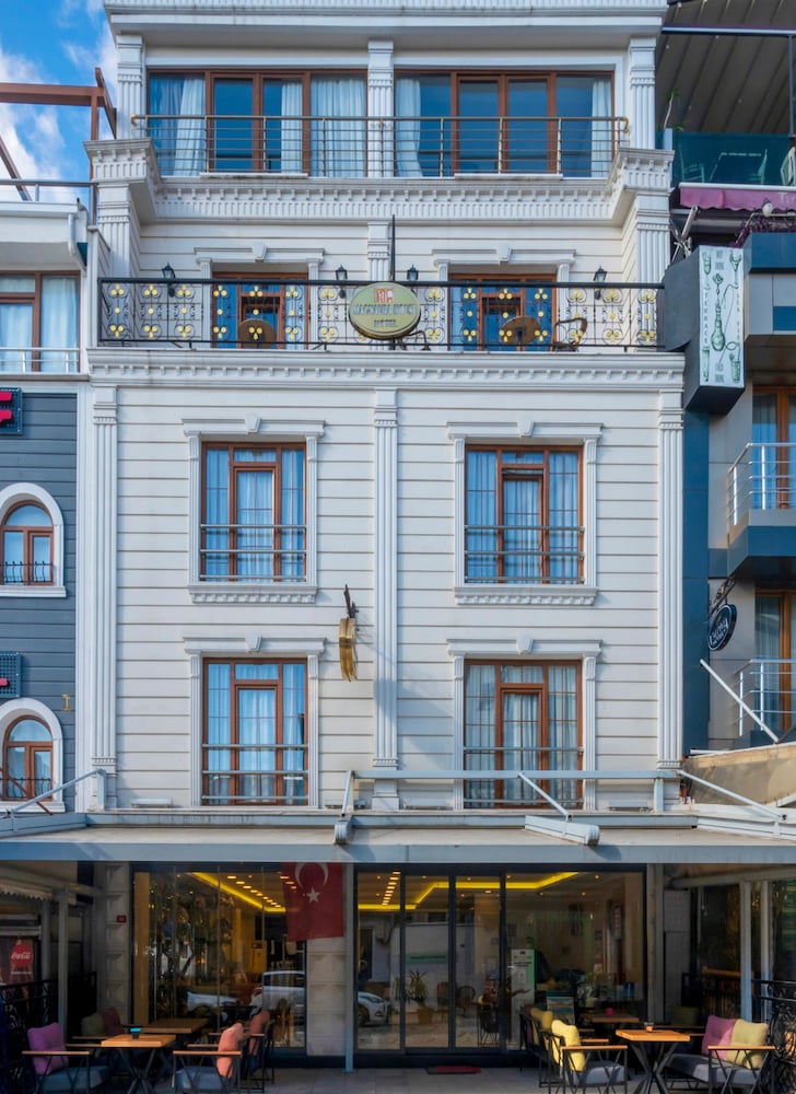 Magnaura House 1
