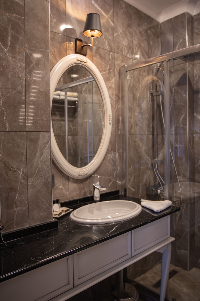 Louis Appartements Pera 6