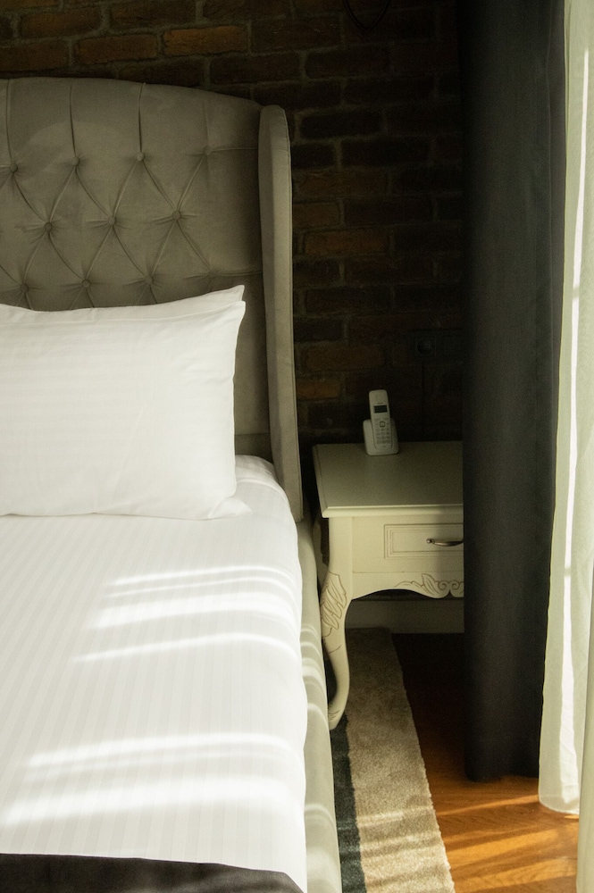 Louis Appartements Pera 16
