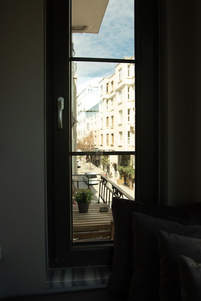 Louis Appartements Pera 12