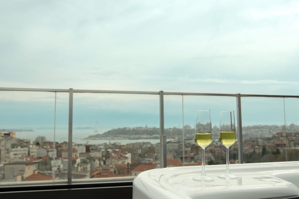 Louis Appartements Pera 21