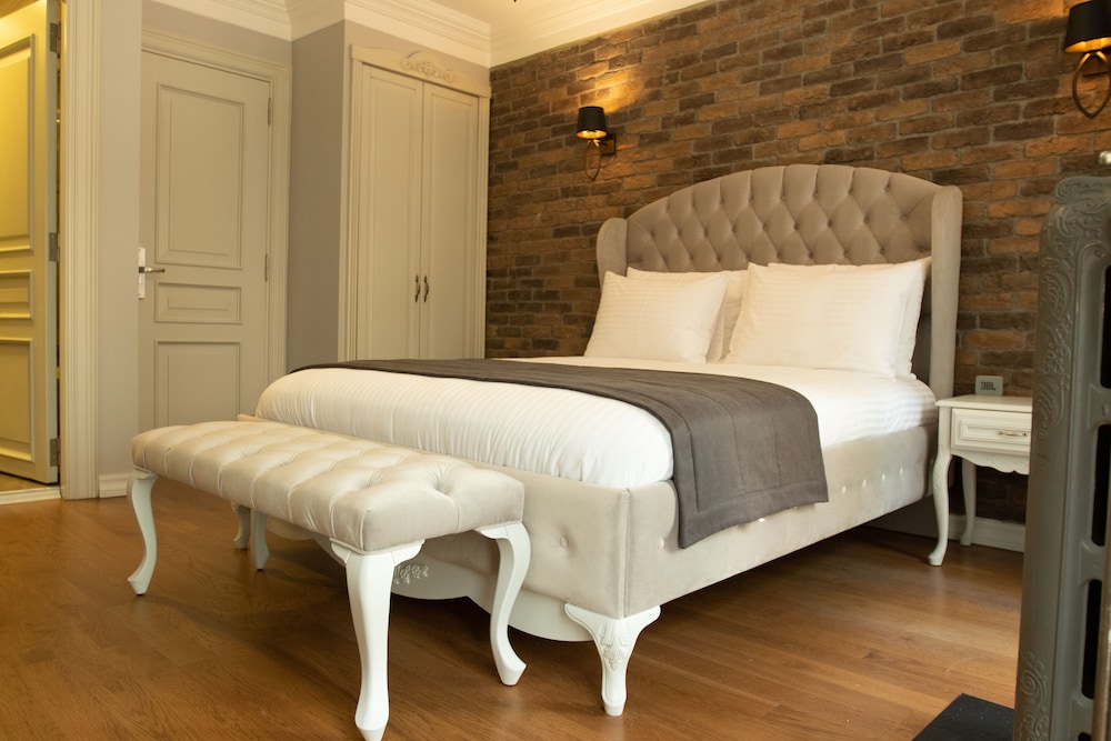 Louis Appartements Pera 7