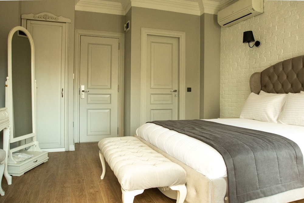 Louis Appartements Pera 11