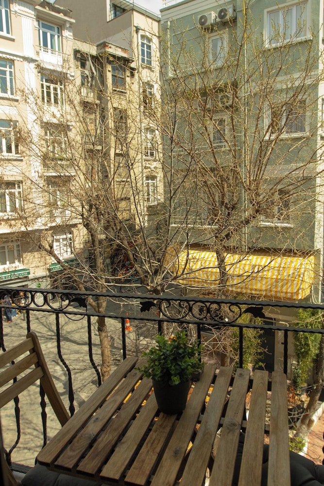 Louis Appartements Pera 22