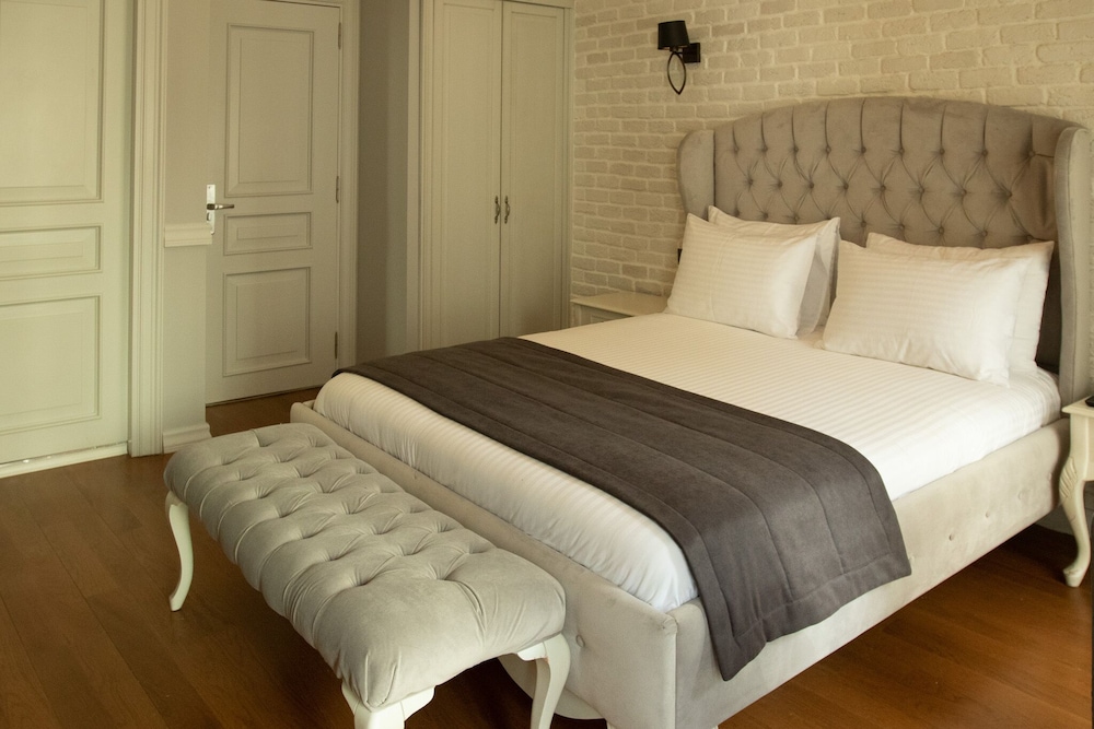 Louis Appartements Pera 9