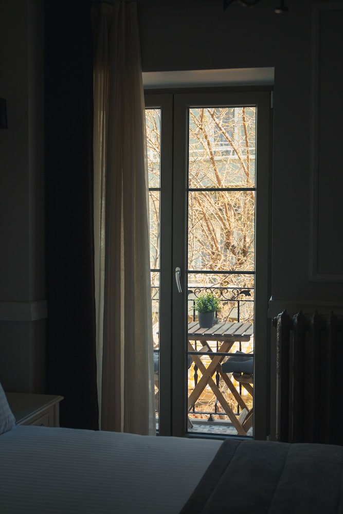 Louis Appartements Pera 8