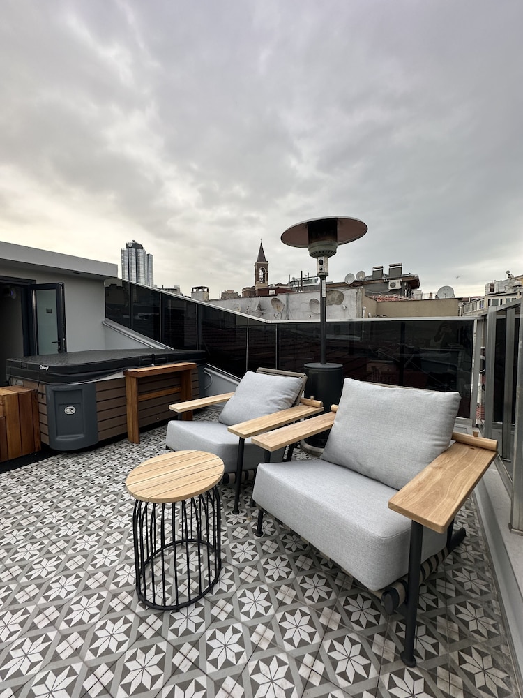 Louis Appartements Pera 18