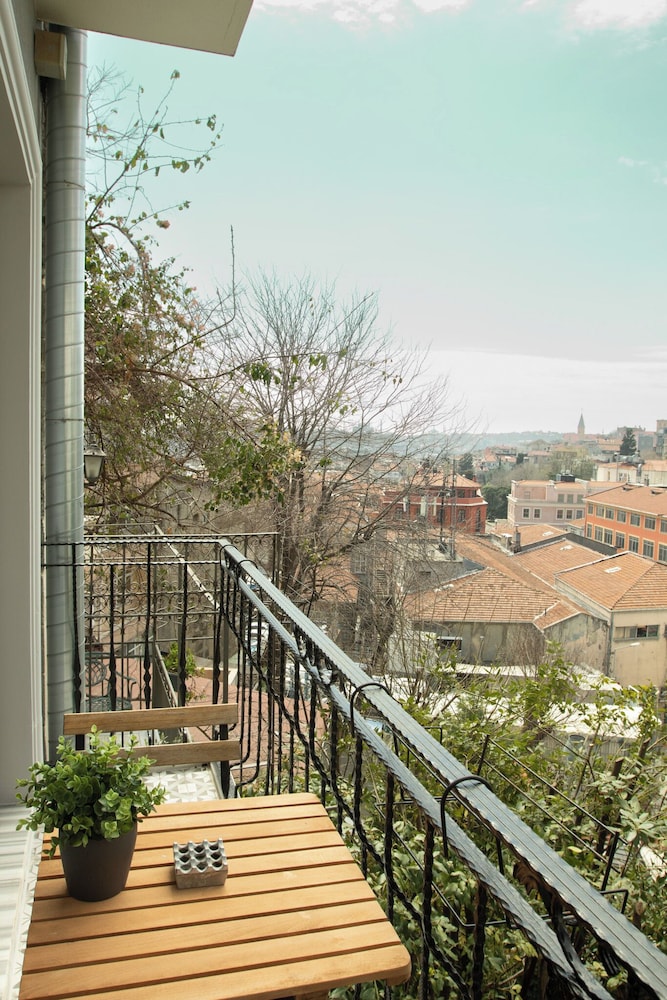 Louis Appartements Pera 23